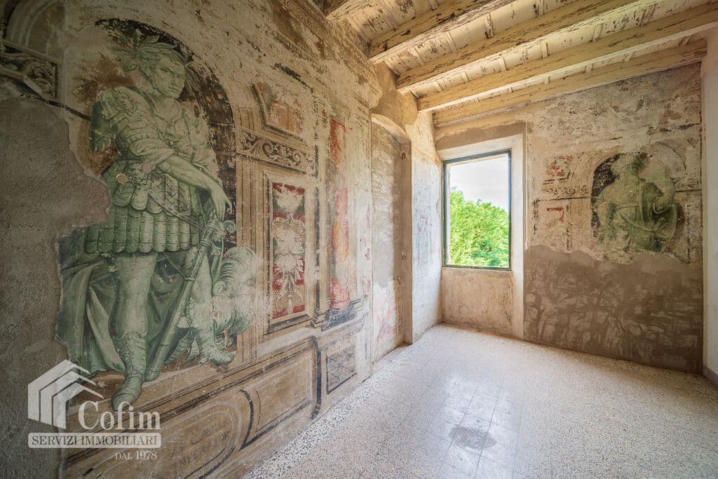 Villa d'epoca con affreschi della scuola di Giulio Romano in vendita in prov.   Verona - 3