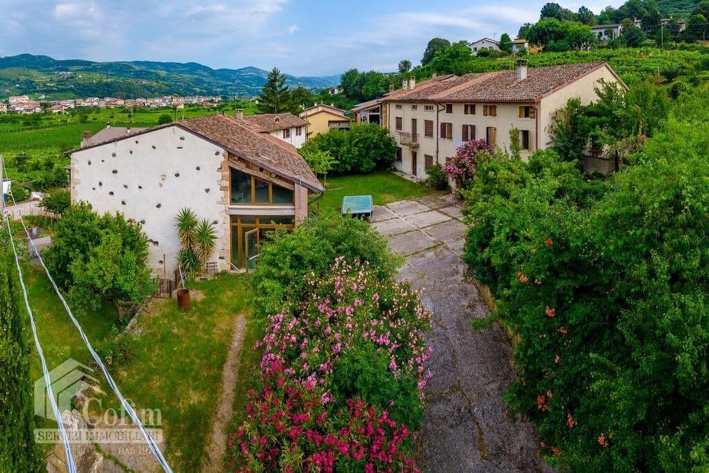 Apartment Building panoramic ample HISTORICAL COURT for SALE  Montecchia di Crosara