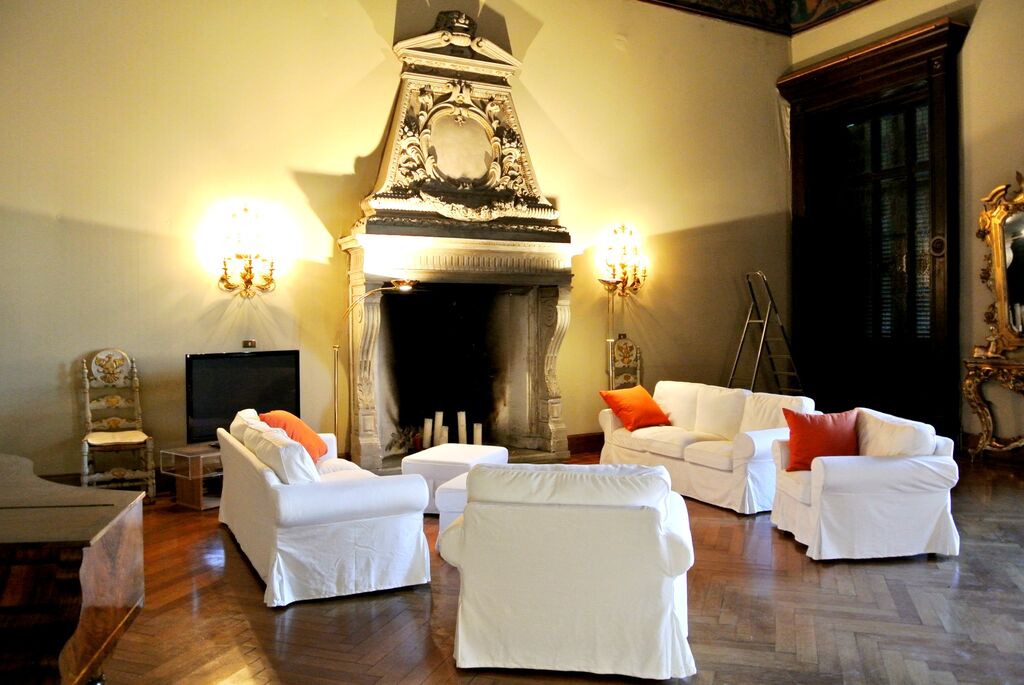 Luxury Apartment large, elegant, FURNISHED, for RENT, with two parking spaces.  Verona (Centro Storico)