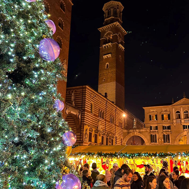 A VERONA TORNA L’ATMOSFERA NATALIZIA CON I MERCATINI DI PIAZZA BRA E PIAZZA DEI SIGNORI