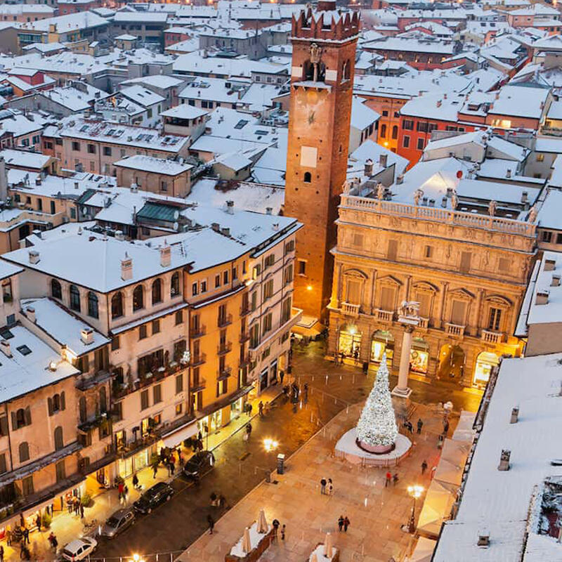 VERONA ACCENDE IL NATALE CON I MERCATINI IN PIAZZA BRA