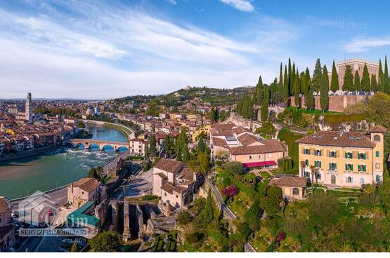 Appartamento cinque locali con terrazza giardino in vendita  Verona (Centro Storico)