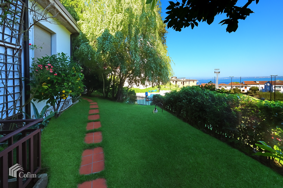 Casa indipendente con vista lago e giardino privato nel centro di Desenzano del Garda