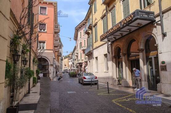 Appartamento trilocale ristrutturato in VENDITA a mt 200 dall'Arena  Verona (Centro Storico)