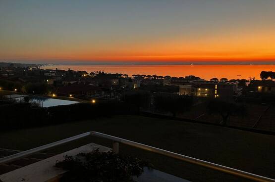 Appartamento trilocale vista lago in residence con piscina a  Lazise (Lazise)