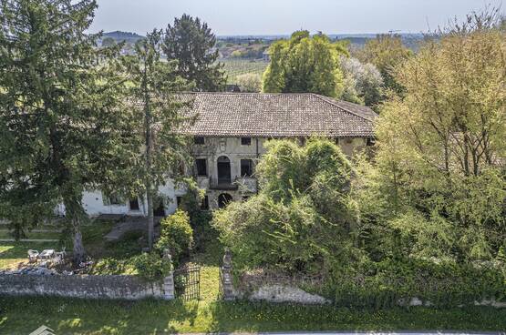 Rustico DEL XVI SEC. immerso nel verde con terreno 5.300 mq  Verona  Colognola ai Colli