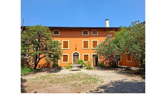 Villa d'epoca in antica corte Veneta alle porte di  Verona (San Massimo)